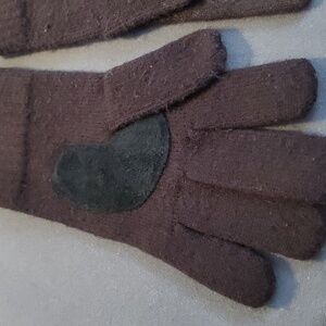Women's black gloves. Leather palm pad. One size.  Good used condition.